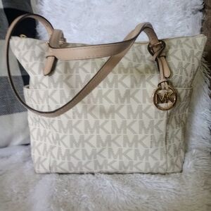 Michael Kors Jet Signature Bag